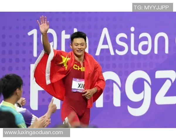 中国运动员担任亚运会首棒火炬手点燃盛会激情象征荣耀与责任