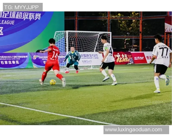 体育综艺节目踢馆挑战赛热度飙升引发观众关注成为全新话题焦点